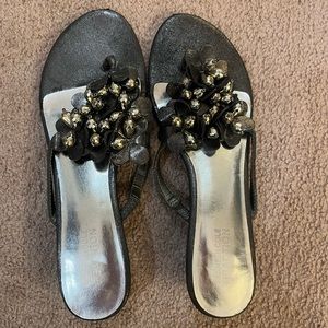 Kenneth Cole reaction, flip-flops